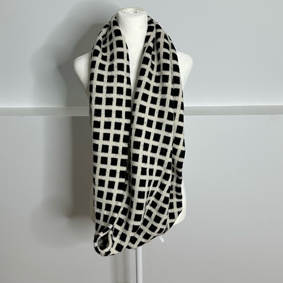 J Crew Infinity Scarf - Picture 1 of 3